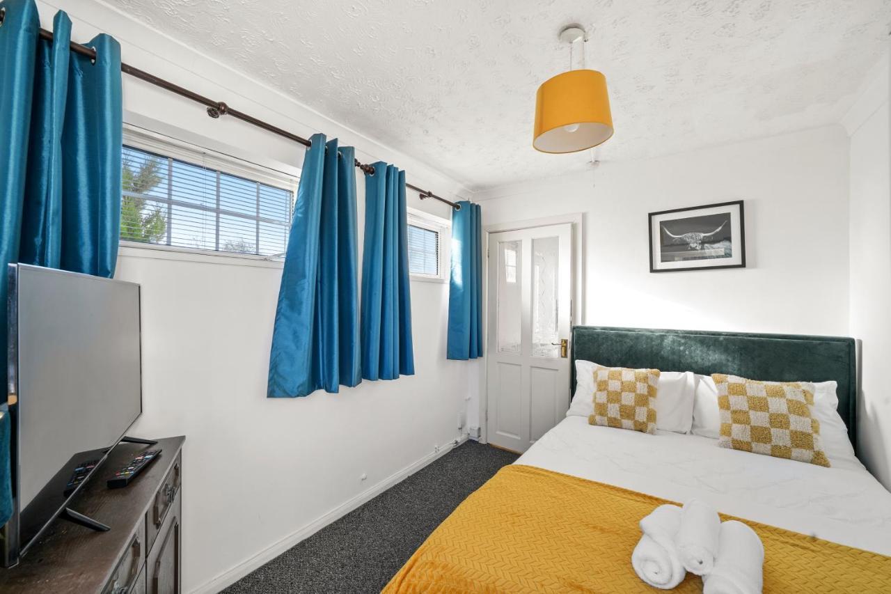 1 Bedroom Flat Aylesbury, Private Parking, Fowler Rd Aylesbury  Buitenkant foto